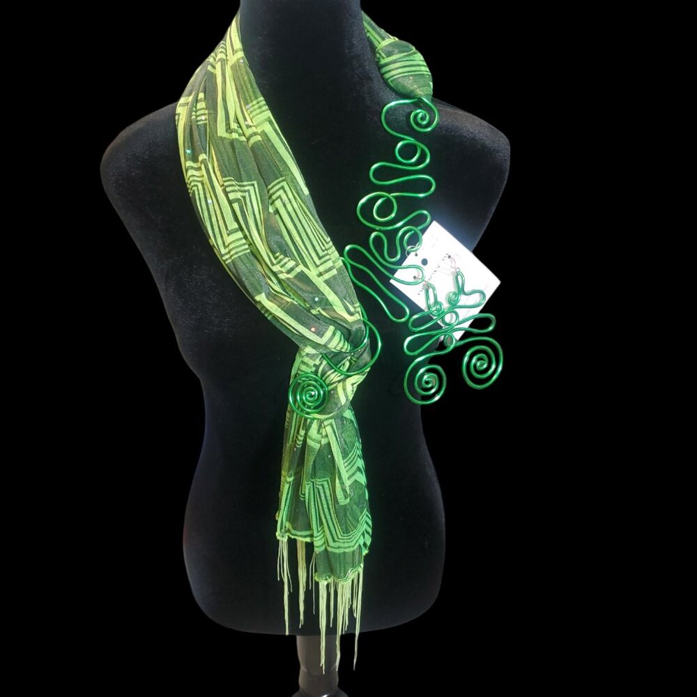 Aluminum Metal-Enhanced SophistiScarf: In a Brilliant Kelly Green